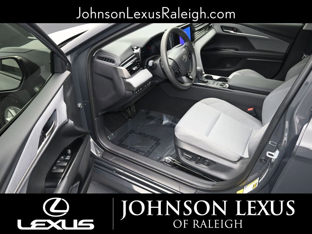 Used 2025 Toyota Camry Hybrid image 12