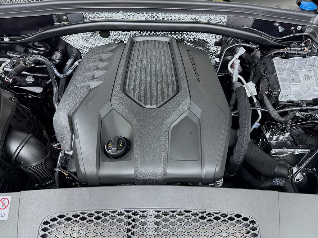 New 2026 Porsche Macan Turbo AWD/4WD image 33
