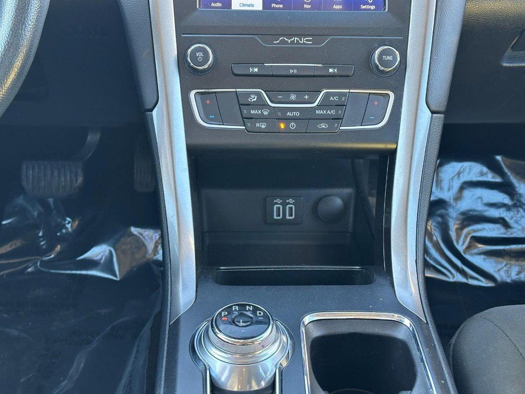 Used 2019 Ford Fusion SE image 14
