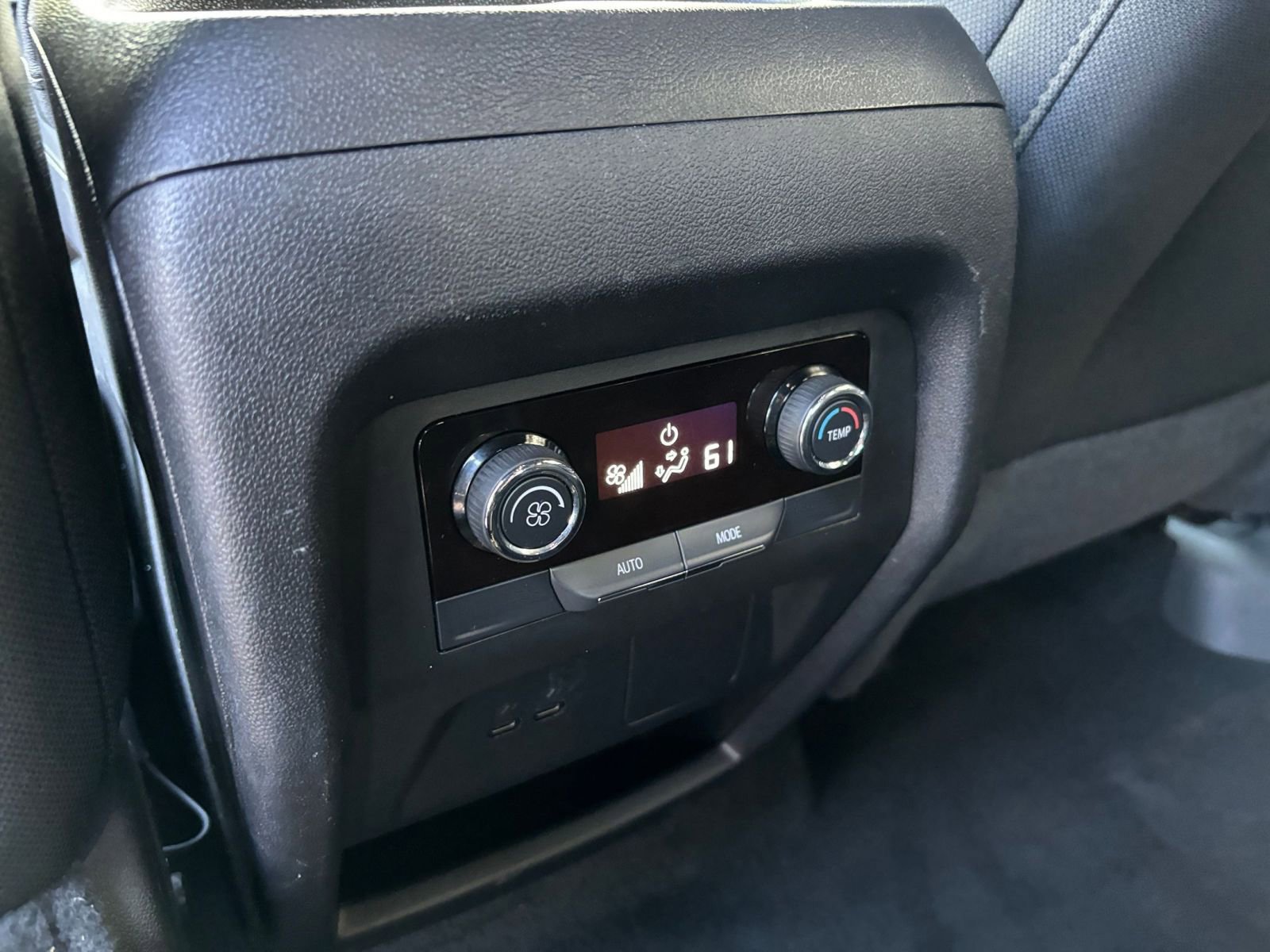 Used 2025 Chevrolet Traverse LT image 37