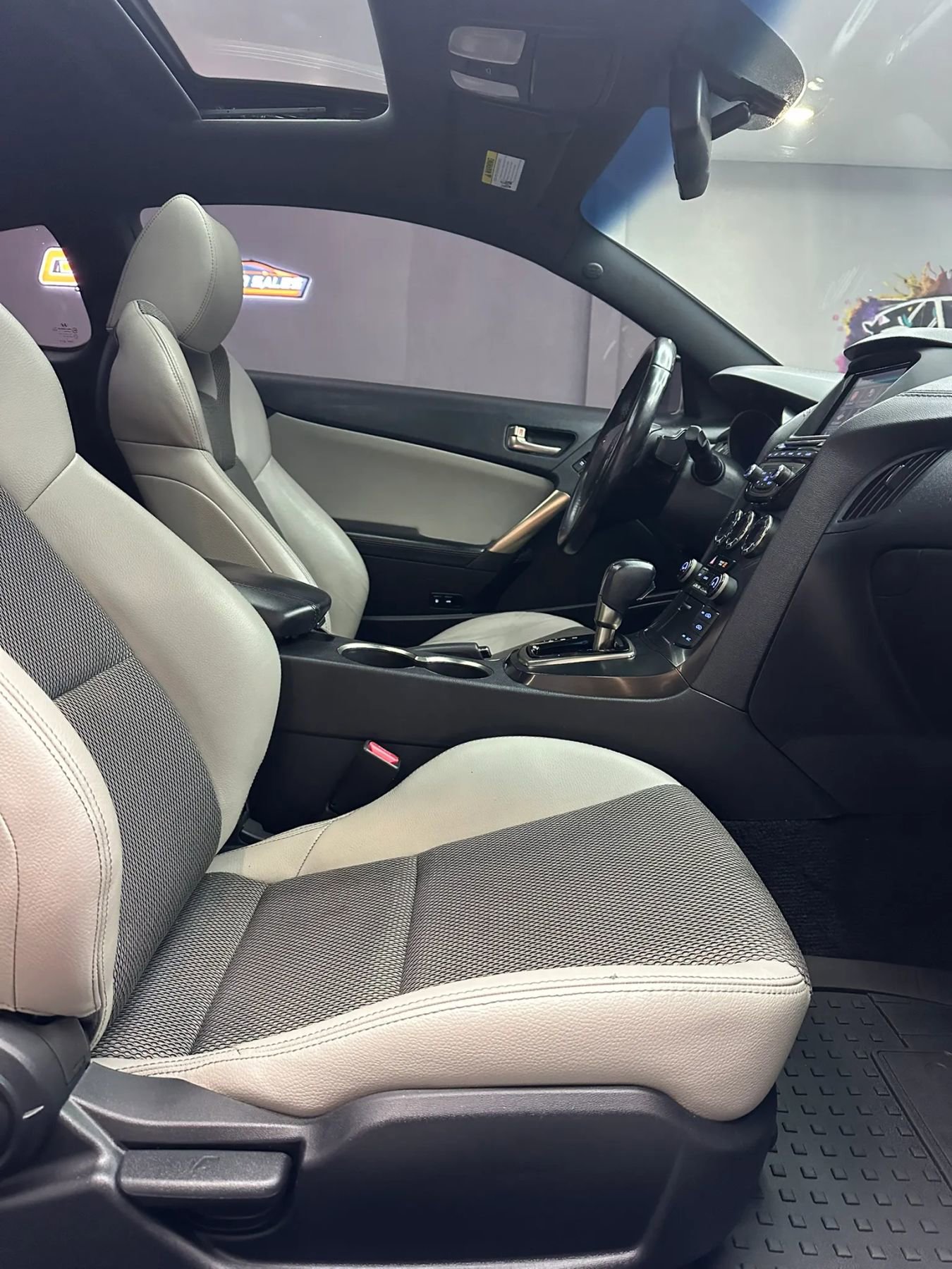 Used 2013 Hyundai Genesis 2.0T RWD image 28