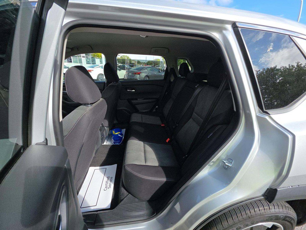 Used 2025 Nissan Rogue SV AWD/4WD image 11