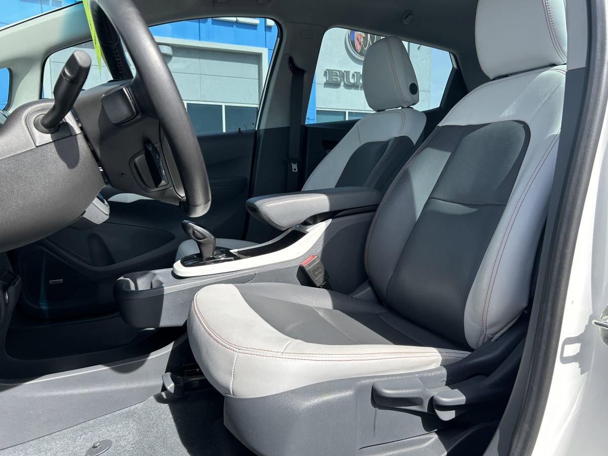 Used 2019 Chevrolet Bolt Premier w/ Infotainment Package FWD image 11