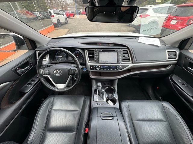 Used 2017 Toyota Highlander Limited Platinum AWD/4WD image 18