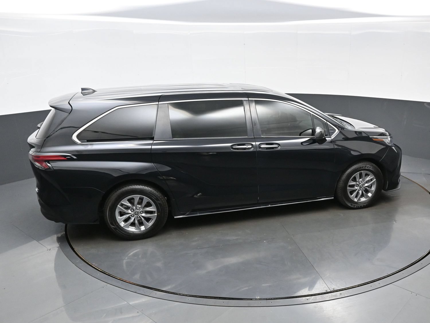 Used 2022 Toyota Sienna XLE FWD image 43