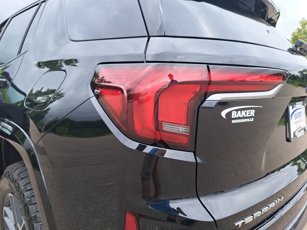 New 2026 GMC Terrain AT4 w/ LPO, Floor Liner Package AWD/4WD image 36