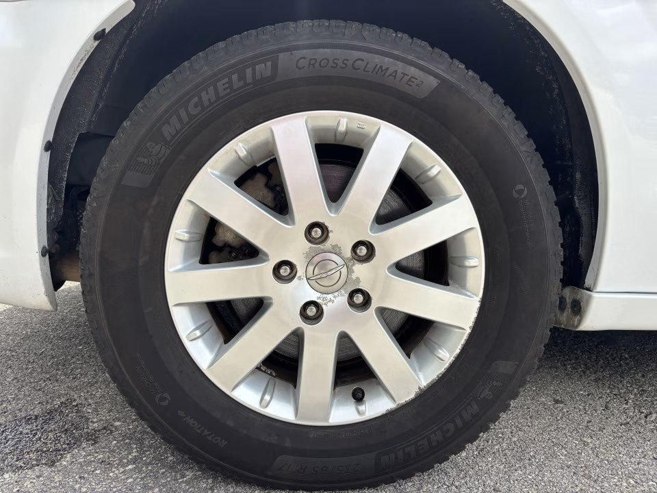 Used 2016 Chrysler Town & Country Touring FWD image 37