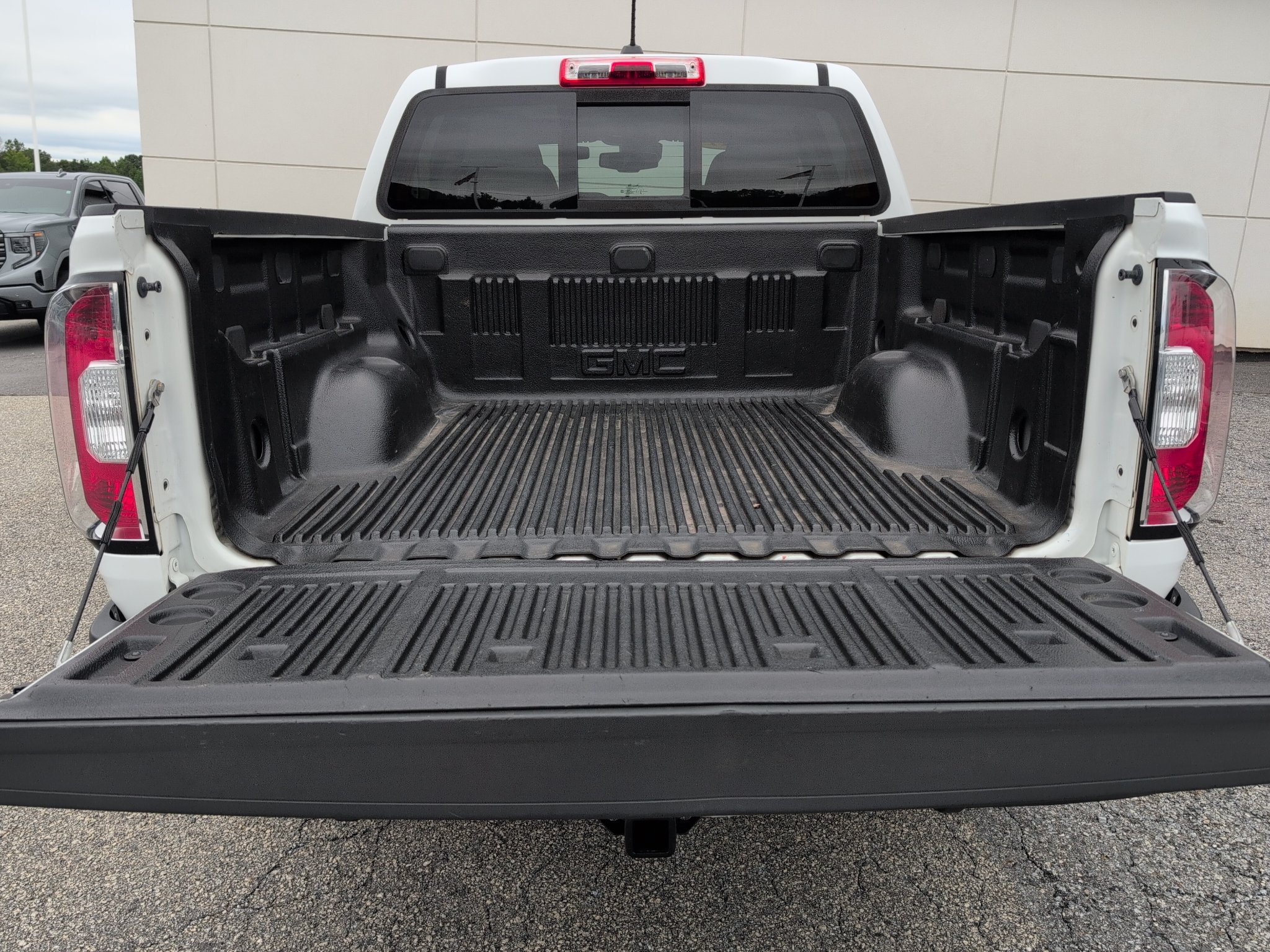 Used 2017 GMC Canyon SLE w/ SLE Convenience Package RWD image 6