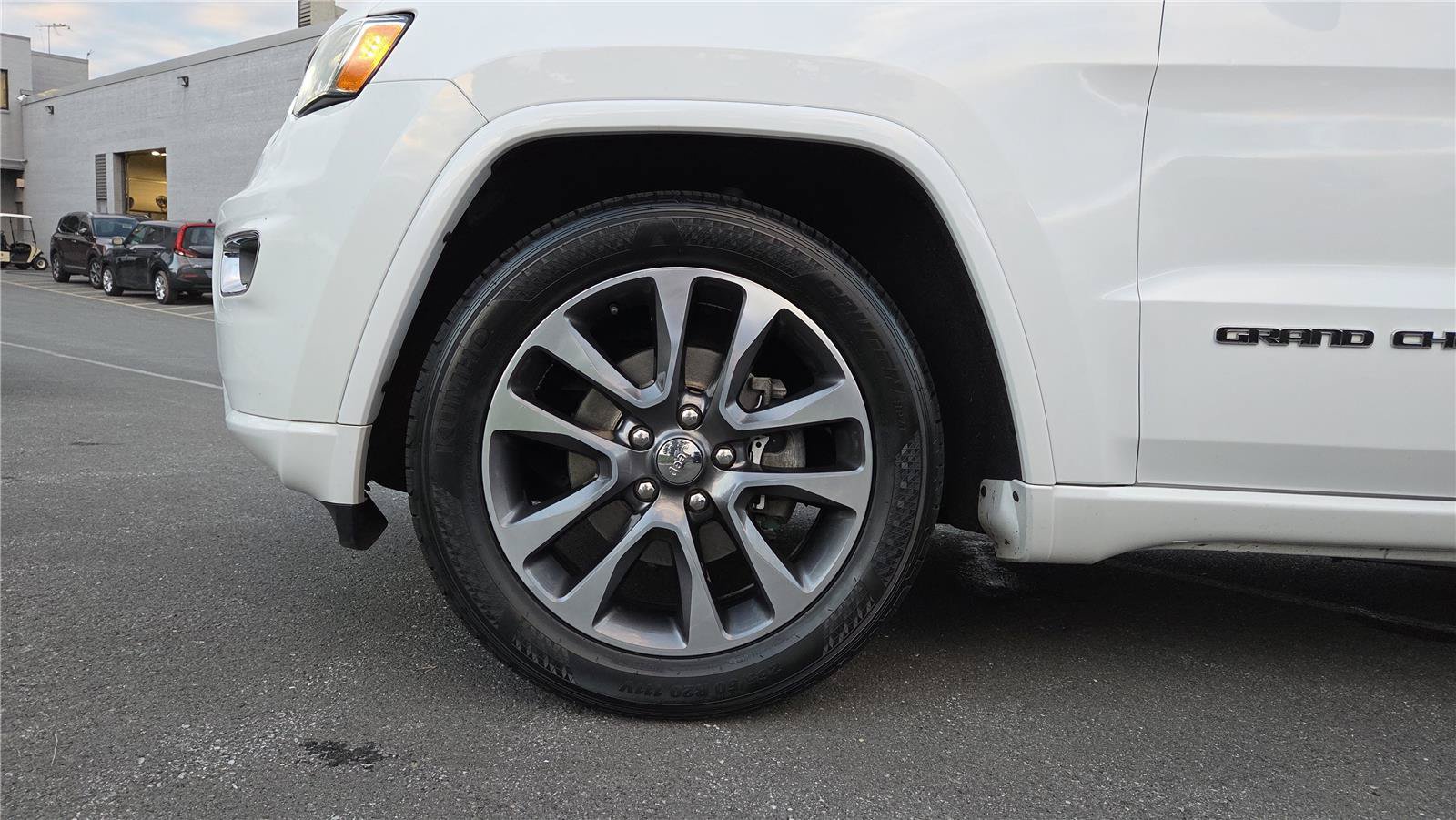 Used 2018 Jeep Grand Cherokee Overland AWD/4WD image 11