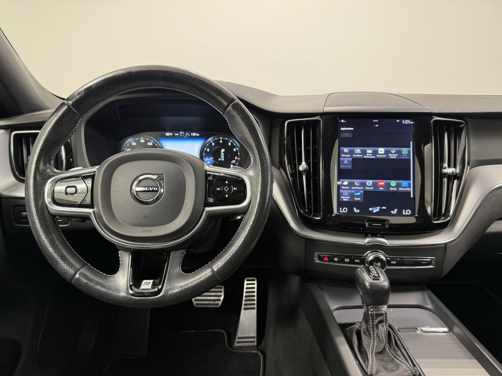 Used 2018 Volvo XC60 T6 R-Design w/ Convenience Package image 21