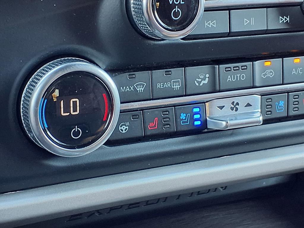 Used 2023 Ford Expedition Limited image 5