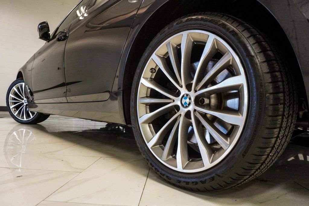 Used 2023 BMW 540i xDrive w/ Premium Package image 39