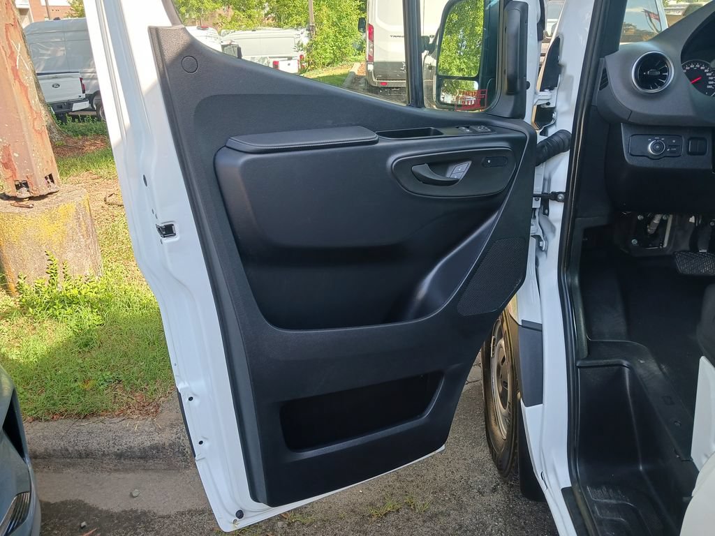 Used 2025 Mercedes-Benz Sprinter 2500 image 11