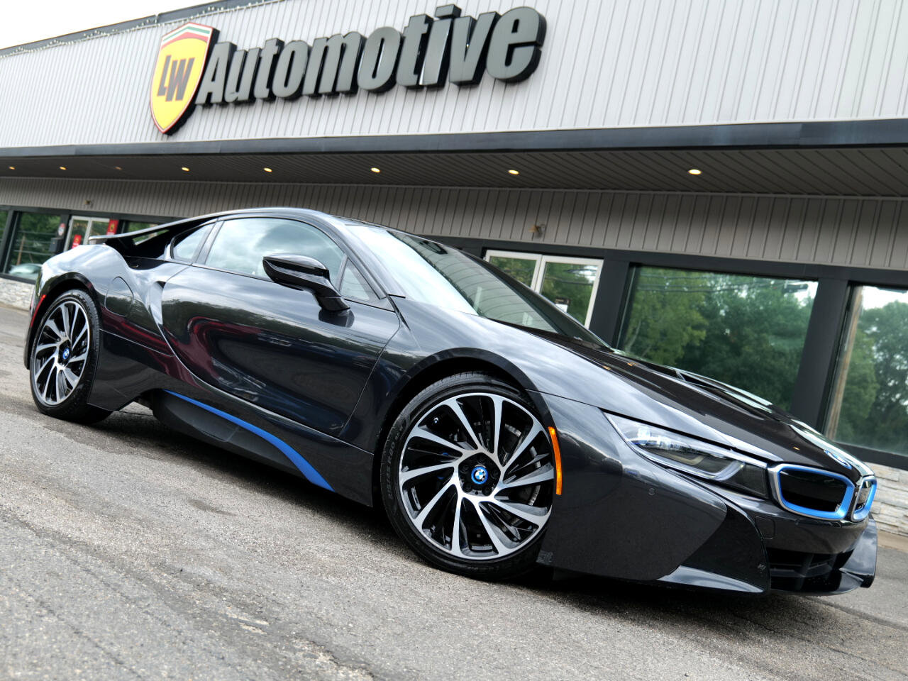 Used 2015 BMW i8 image 2