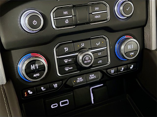 Used 2023 GMC Yukon SLT w/ SLT Luxury Package image 19