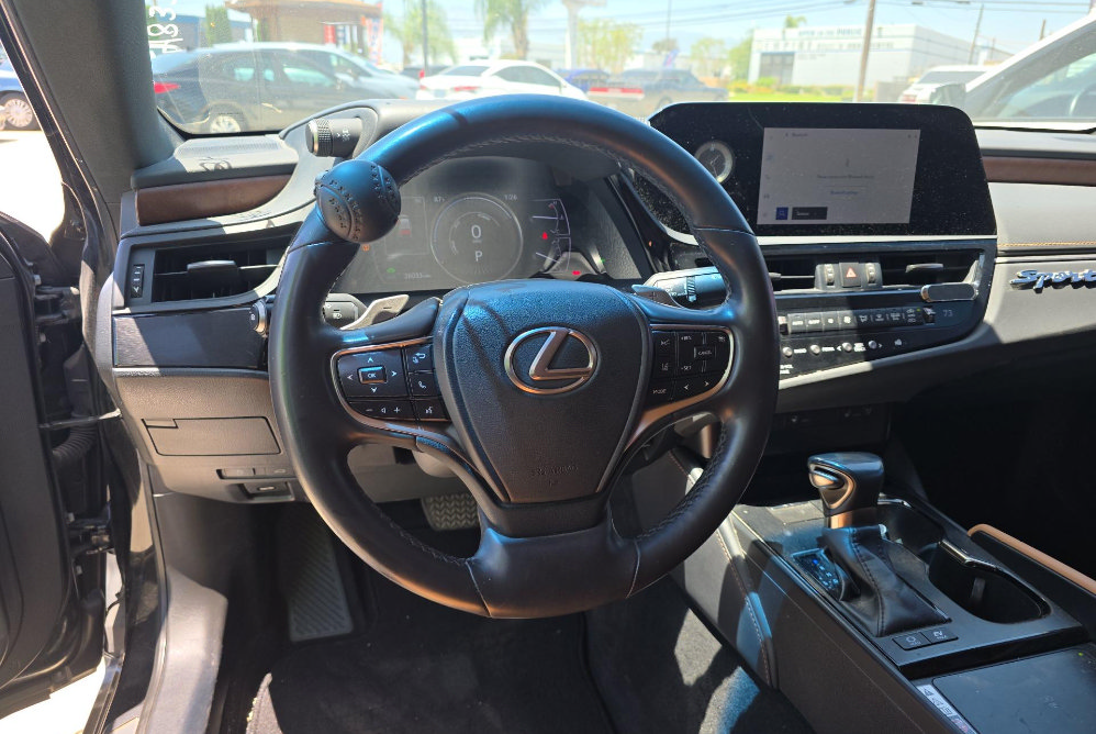 Used 2024 Lexus ES 300h w/ Premium Package FWD image 4