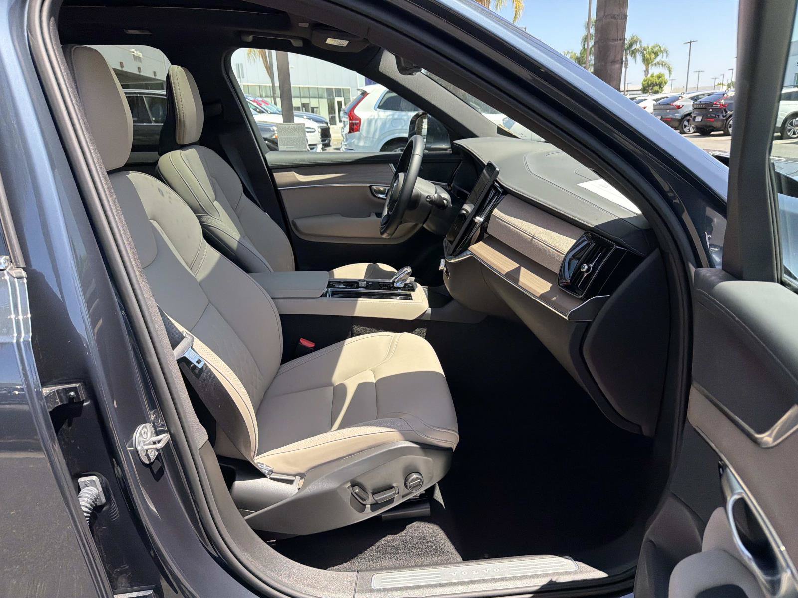 Used 2026 Volvo XC90 B6 Core AWD/4WD image 26