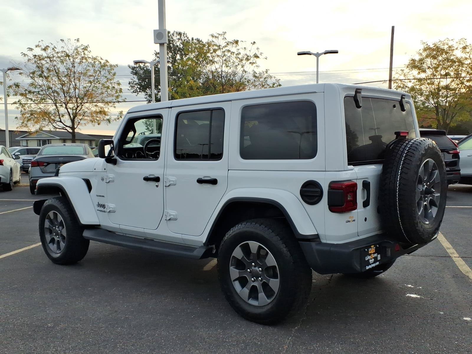 Used 2020 Jeep Wrangler Unlimited Sahara AWD/4WD image 9