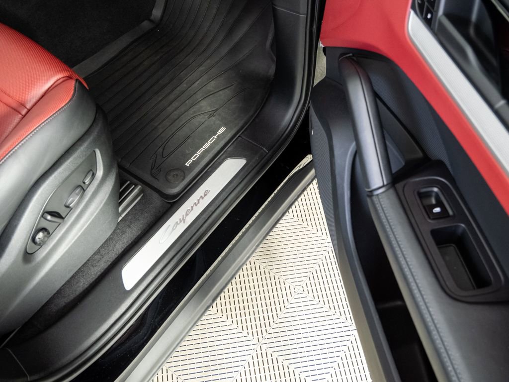 Used 2024 Porsche Cayenne Coupe AWD/4WD image 26