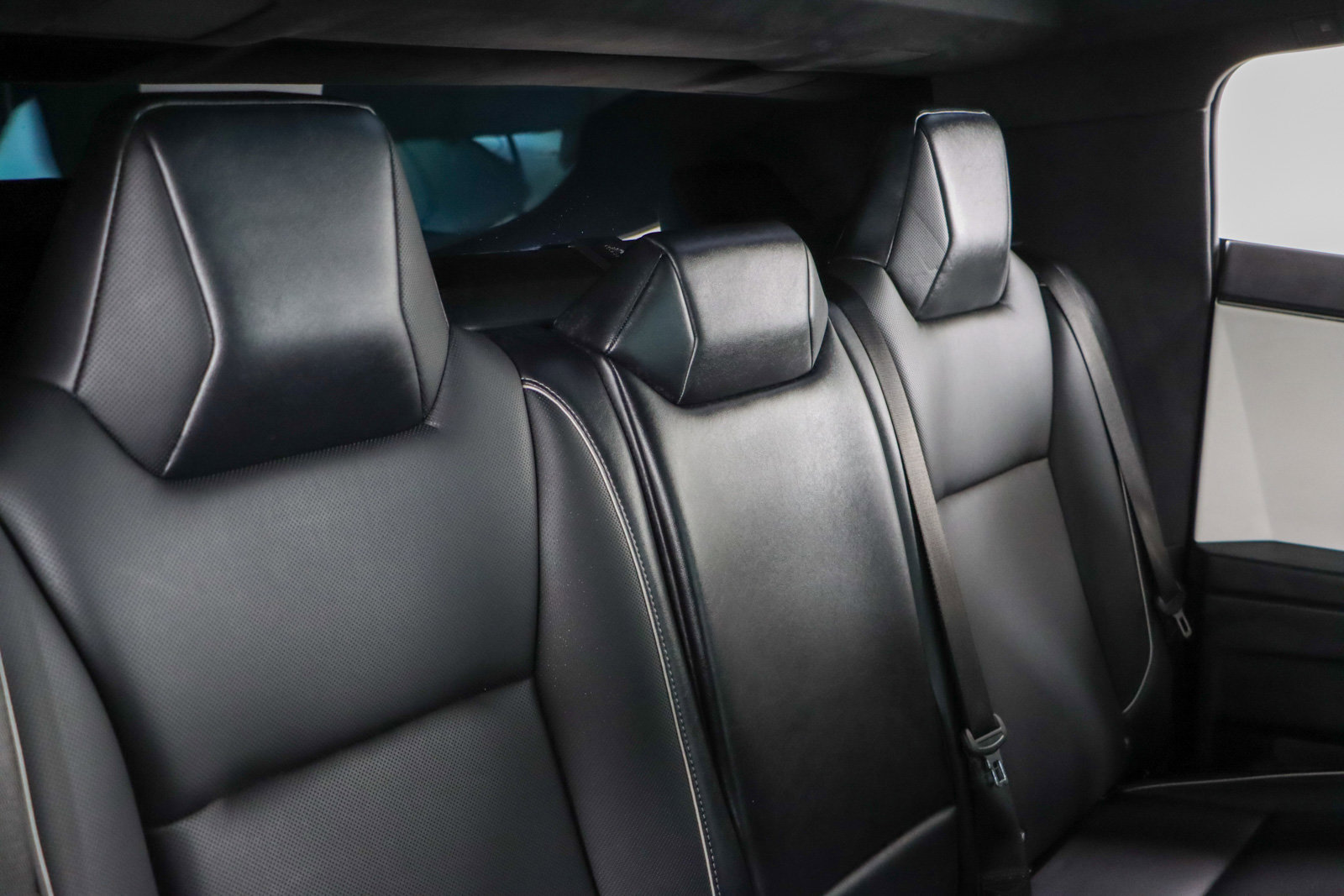 Used 2024 Tesla Cybertruck AWD Crew Cab image 25