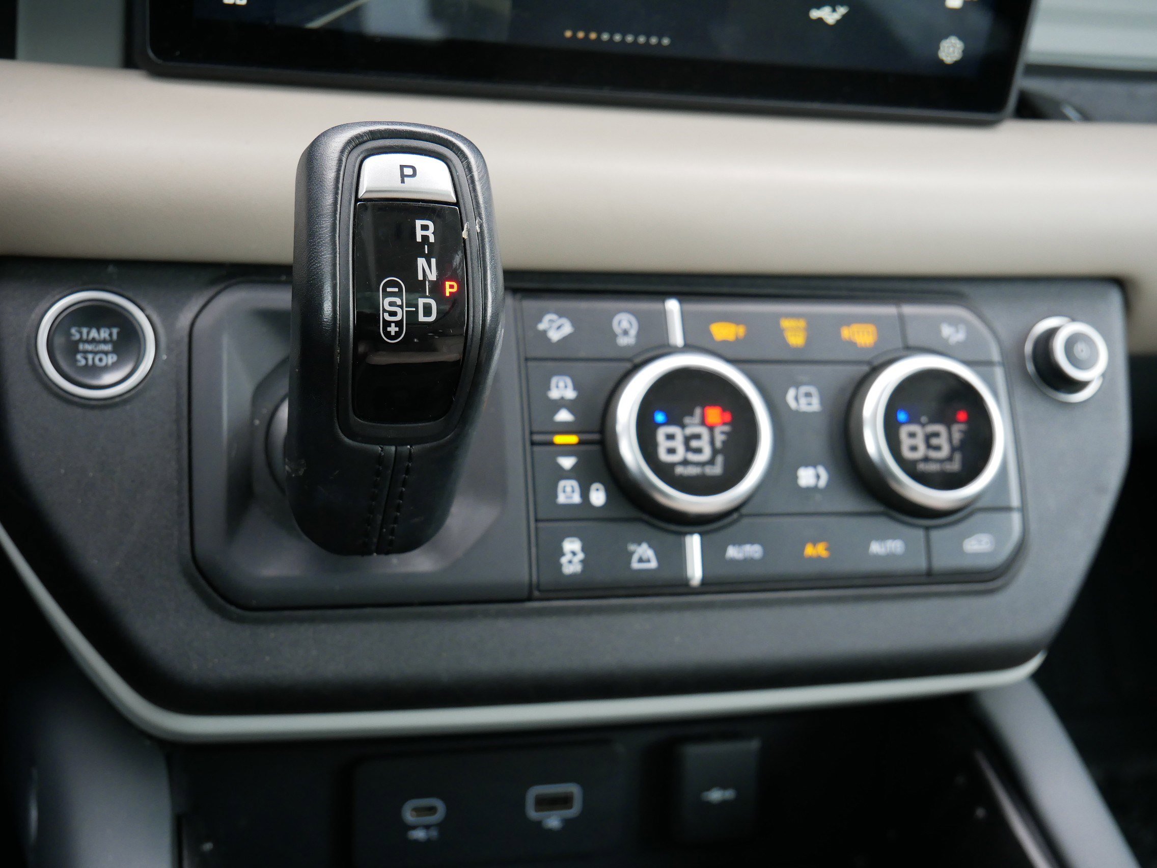 Used 2020 Land Rover Defender 110 image 25