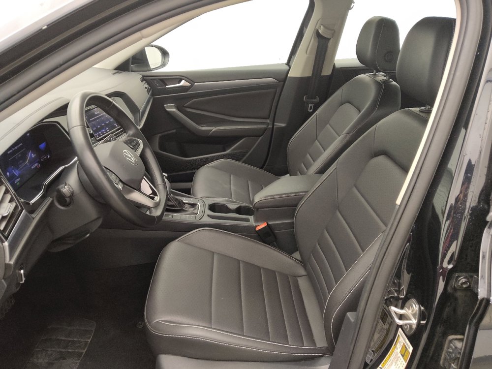 Used 2024 Volkswagen Jetta SE image 17
