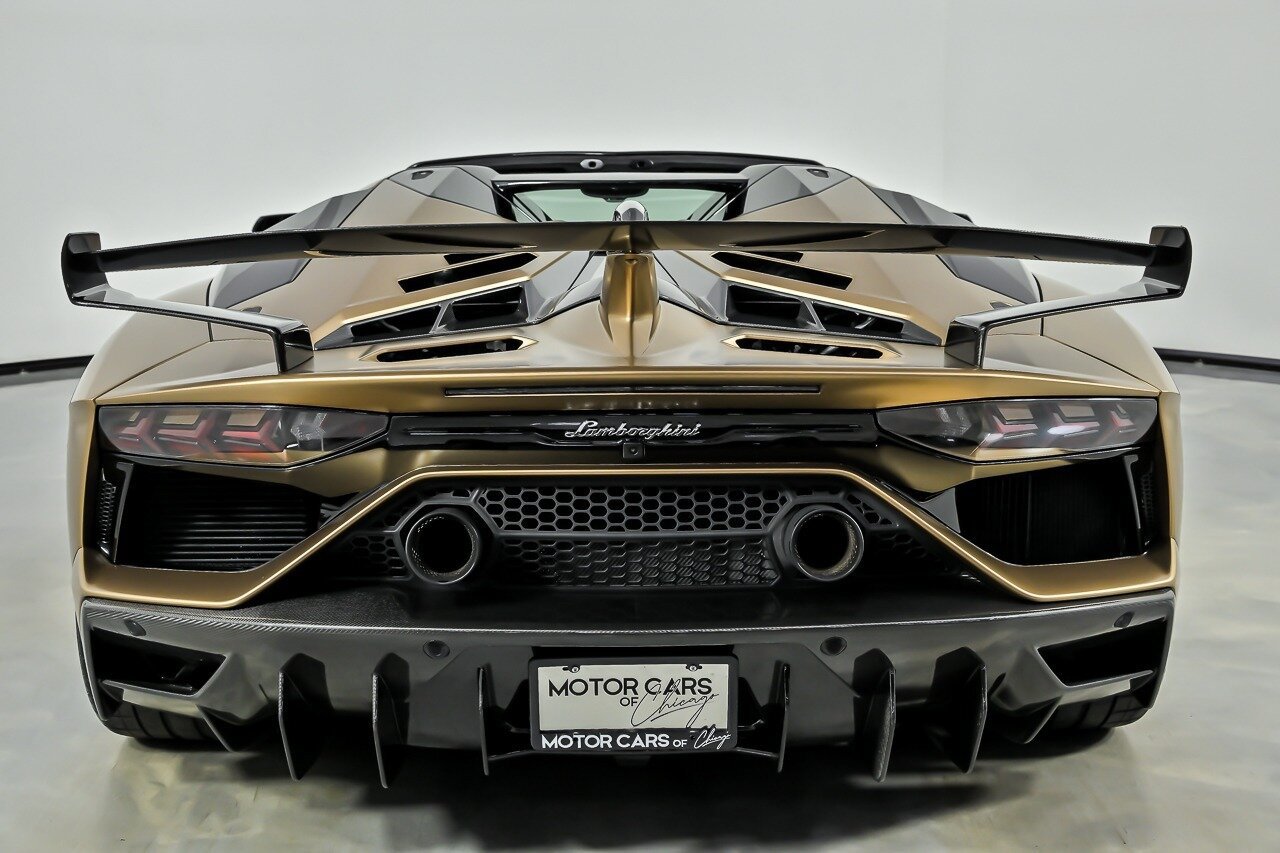 Used 2021 Lamborghini Aventador SVJ AWD/4WD image 13
