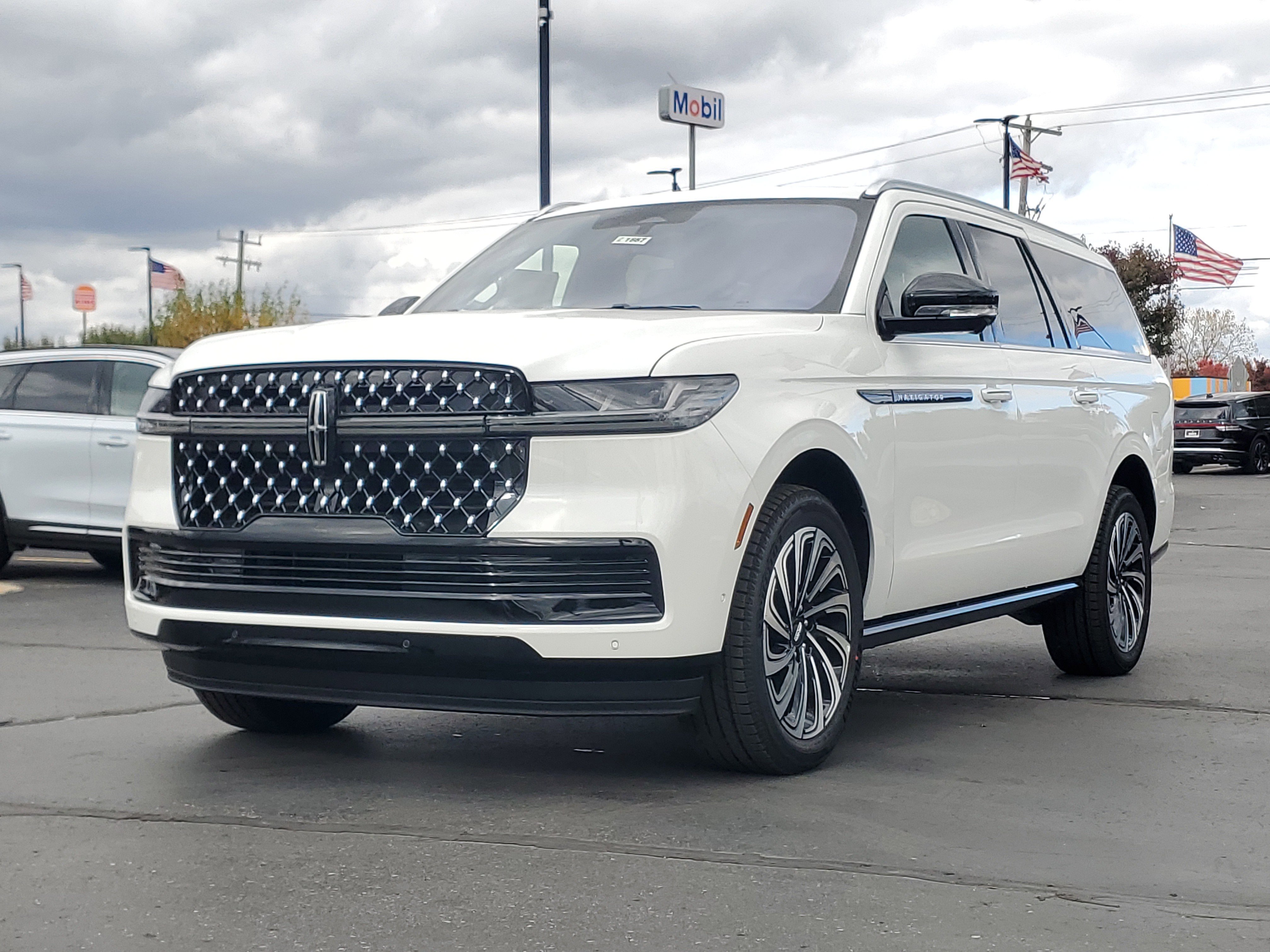 New 2025 Lincoln Navigator L Black Label image 2