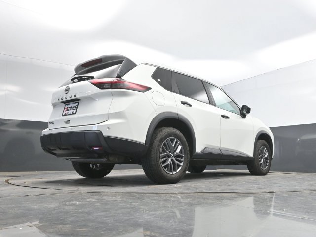 Used 2024 Nissan Rogue S FWD image 41