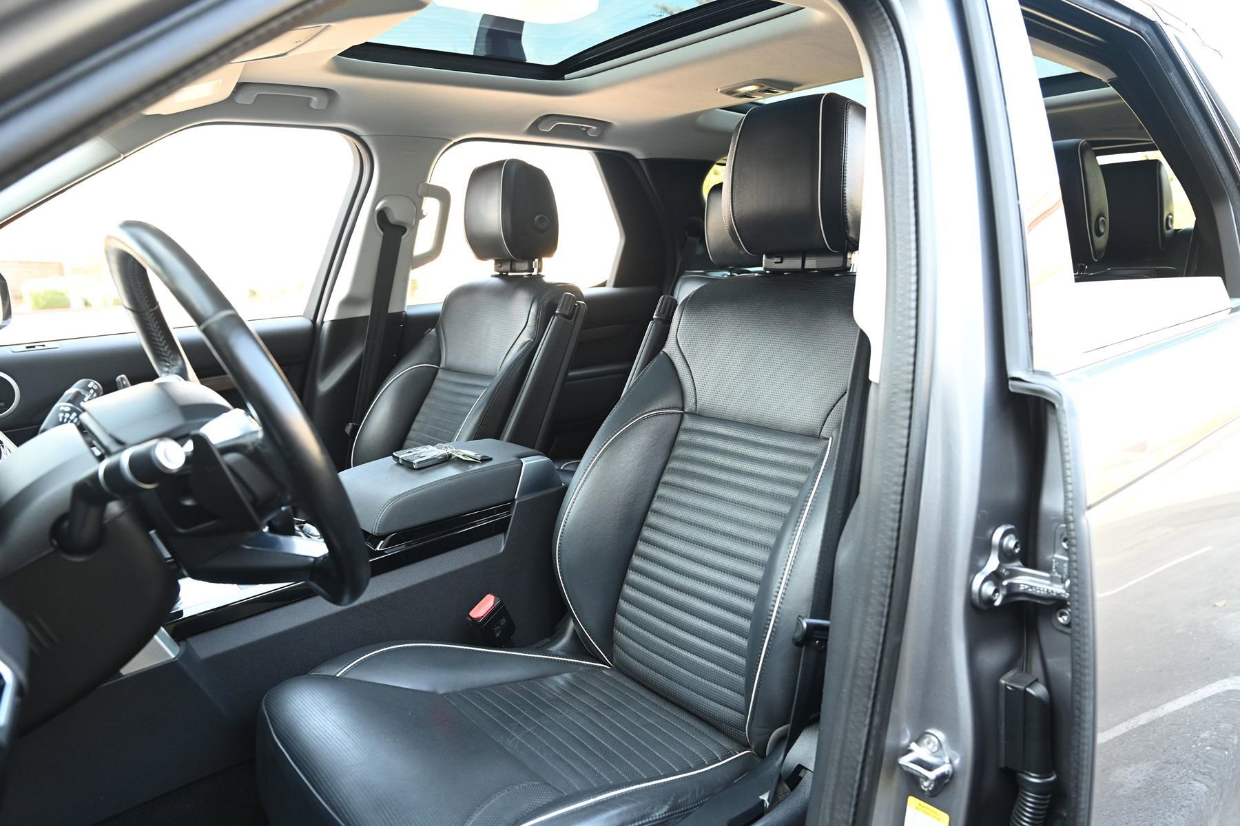 Used 2020 Land Rover Discovery HSE AWD/4WD image 22