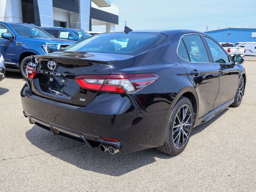 Used 2021 Toyota Camry SE w/ Cold Weather Package FWD image 3