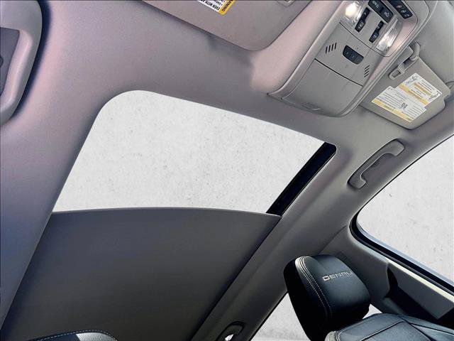 Used 2022 GMC Terrain Denali w/ Denali Premium Package AWD/4WD image 17