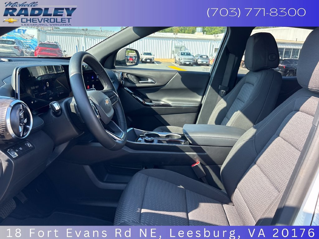 Used 2026 Chevrolet Equinox LT FWD image 3