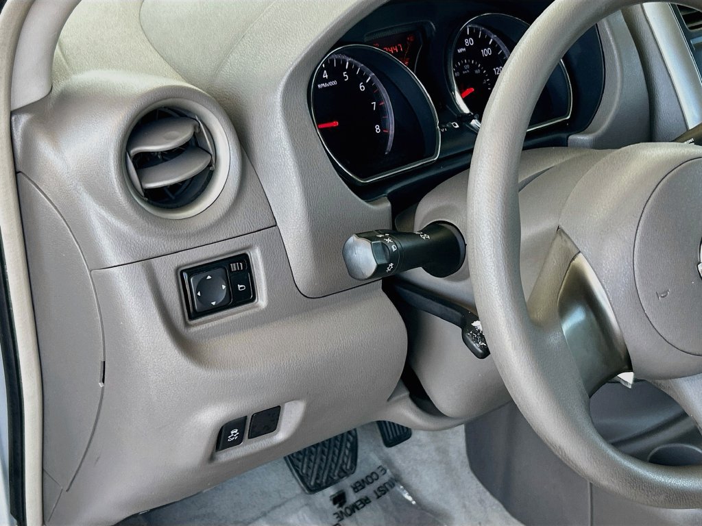 Used 2012 Nissan Versa SV FWD image 10