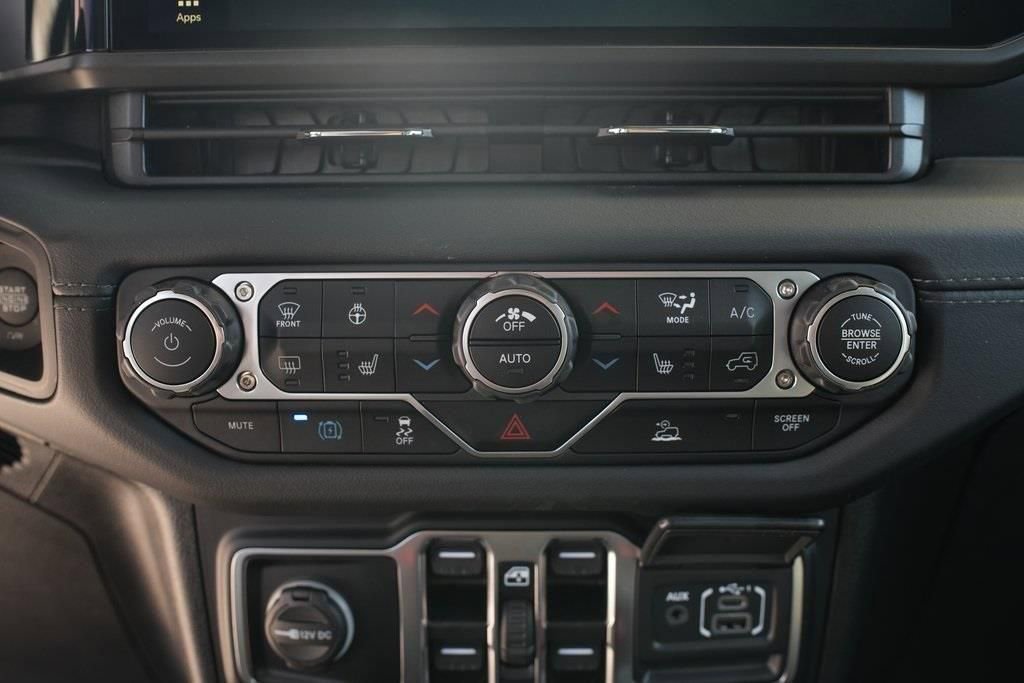 Used 2024 Jeep Wrangler Unlimited Sahara image 21