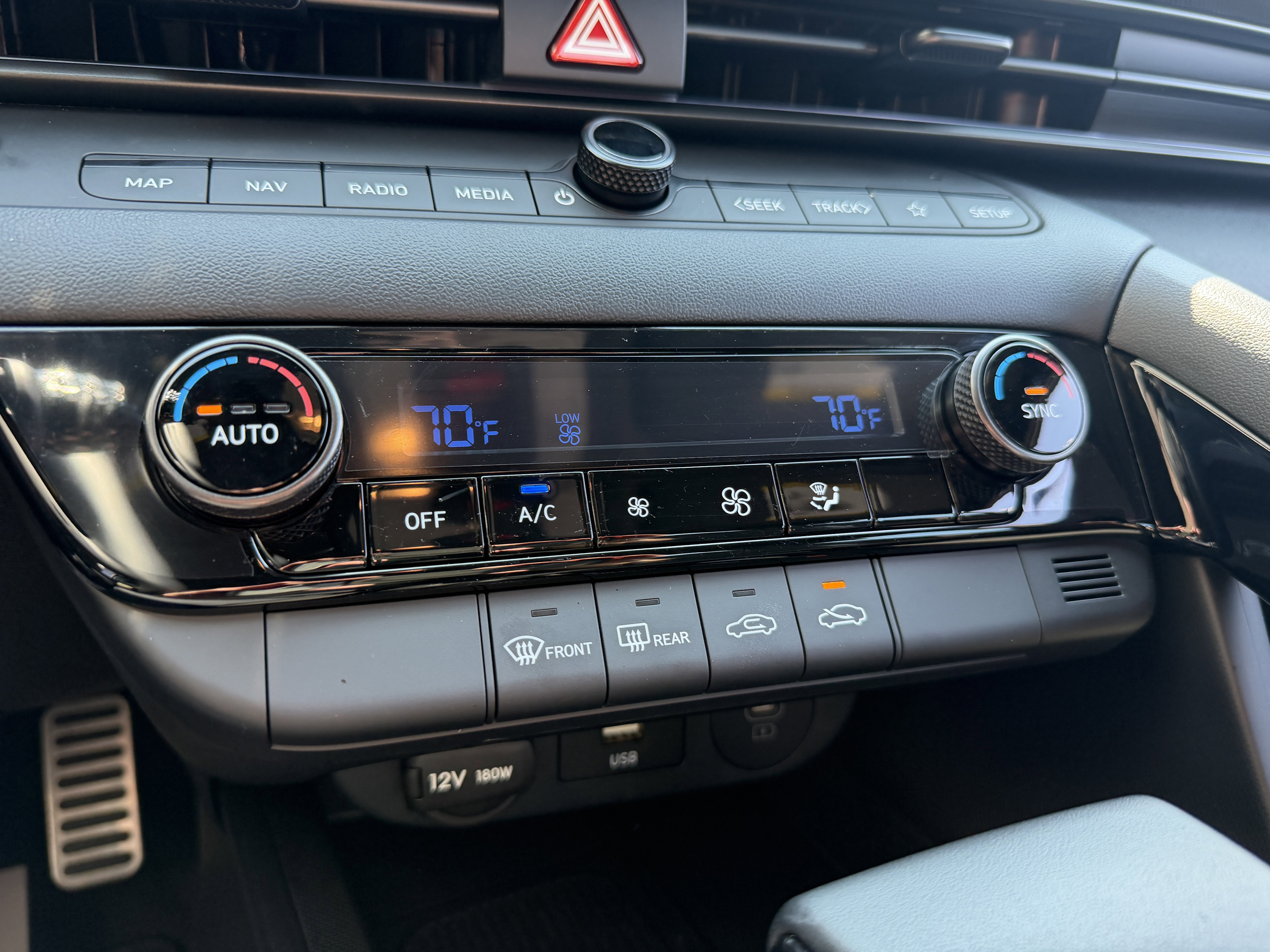 Certified 2025 Hyundai Elantra SEL image 32