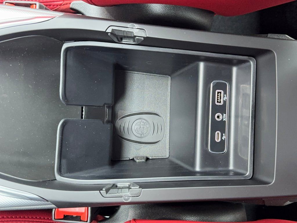 New 2025 Alfa Romeo Giulia Base image 30