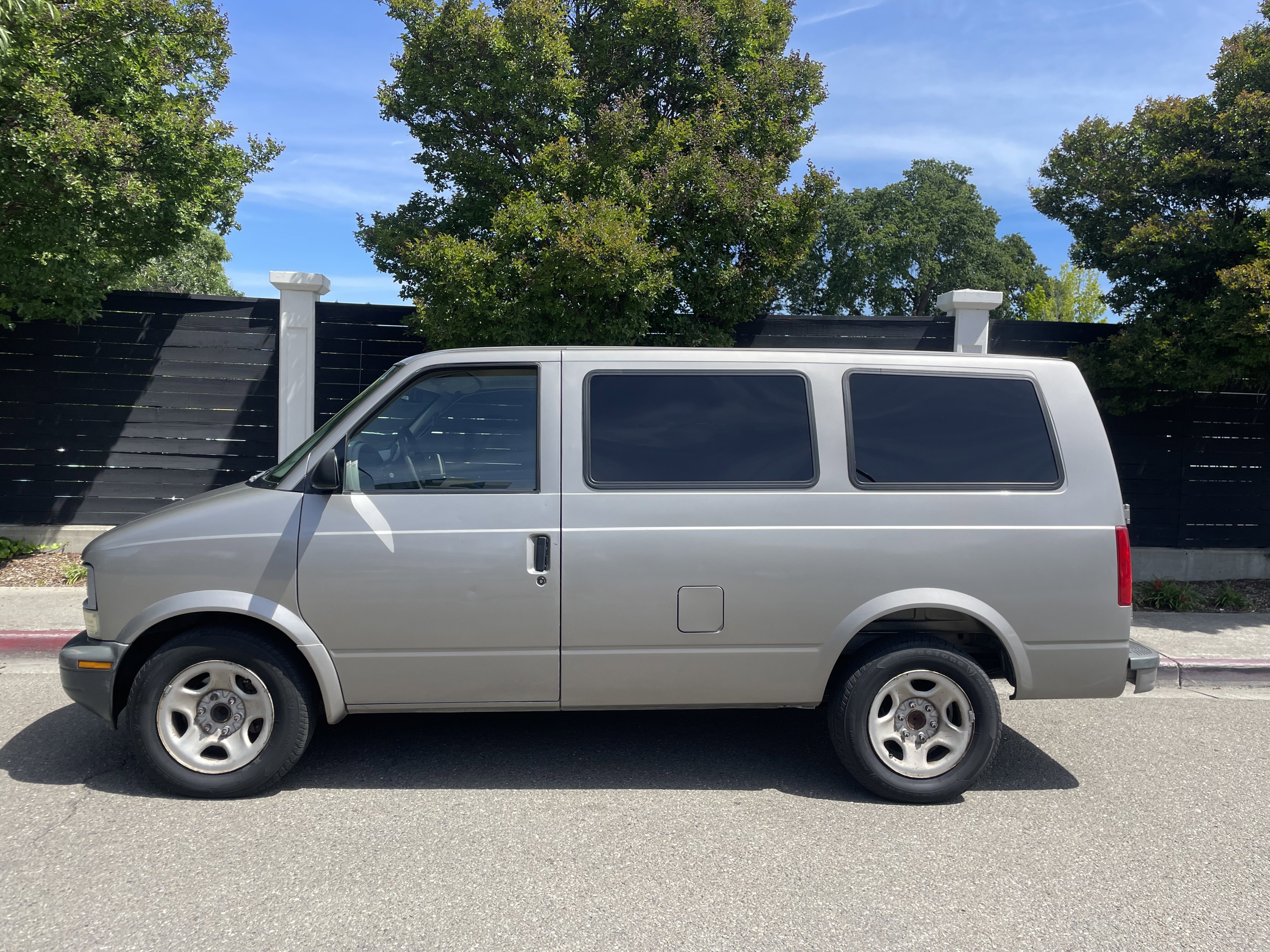 Used 2003 Chevrolet Astro RWD image 1