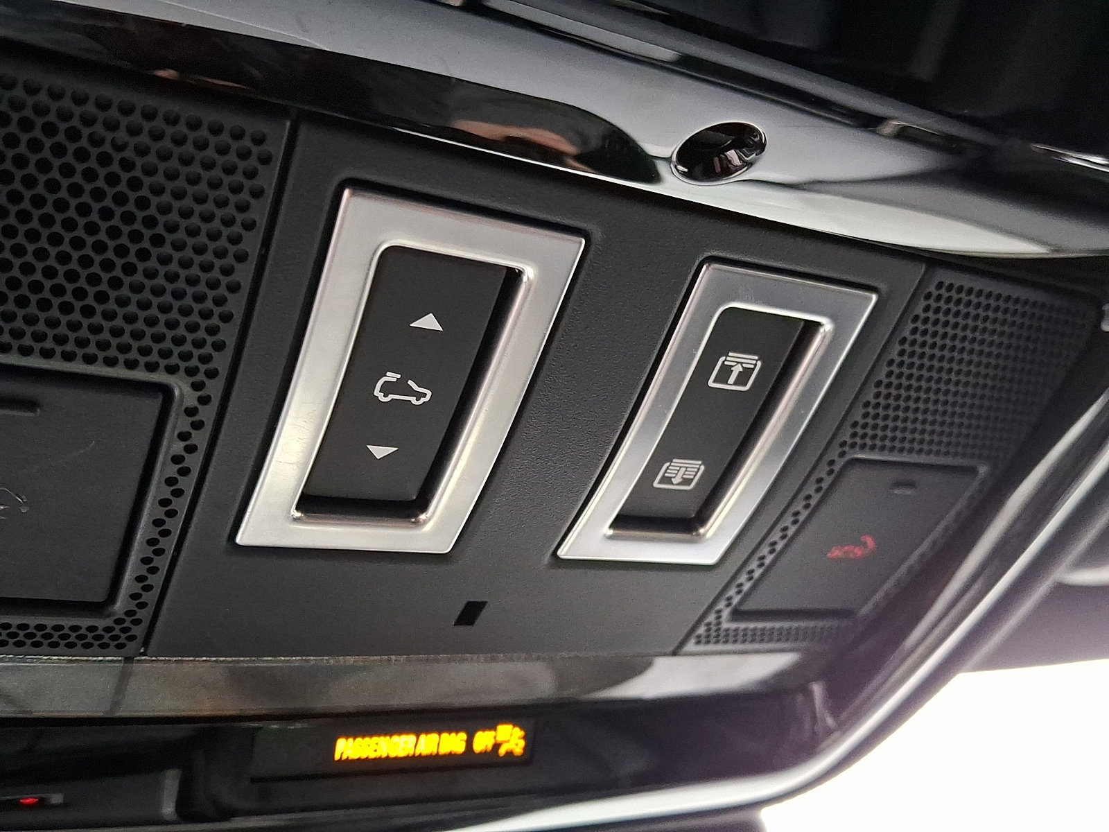 Used 2025 Land Rover Range Rover Velar Dynamic SE image 24