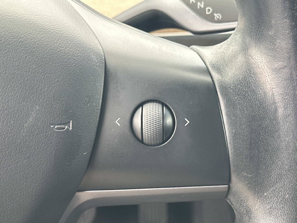 Used 2018 Tesla Model 3 Long Range RWD image 16