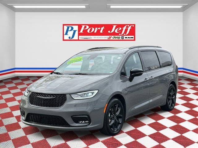 Used 2025 Chrysler Pacifica Limited FWD image 1