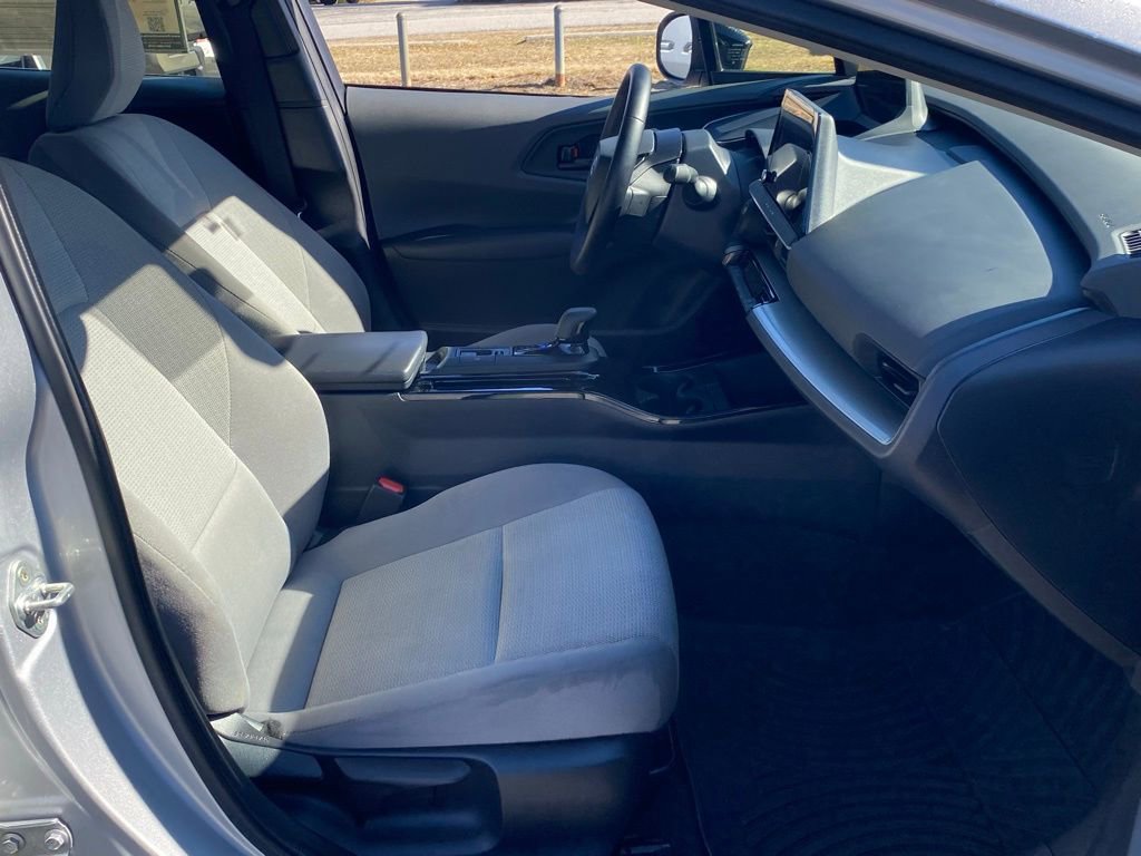 Used 2024 Toyota Prius LE image 18