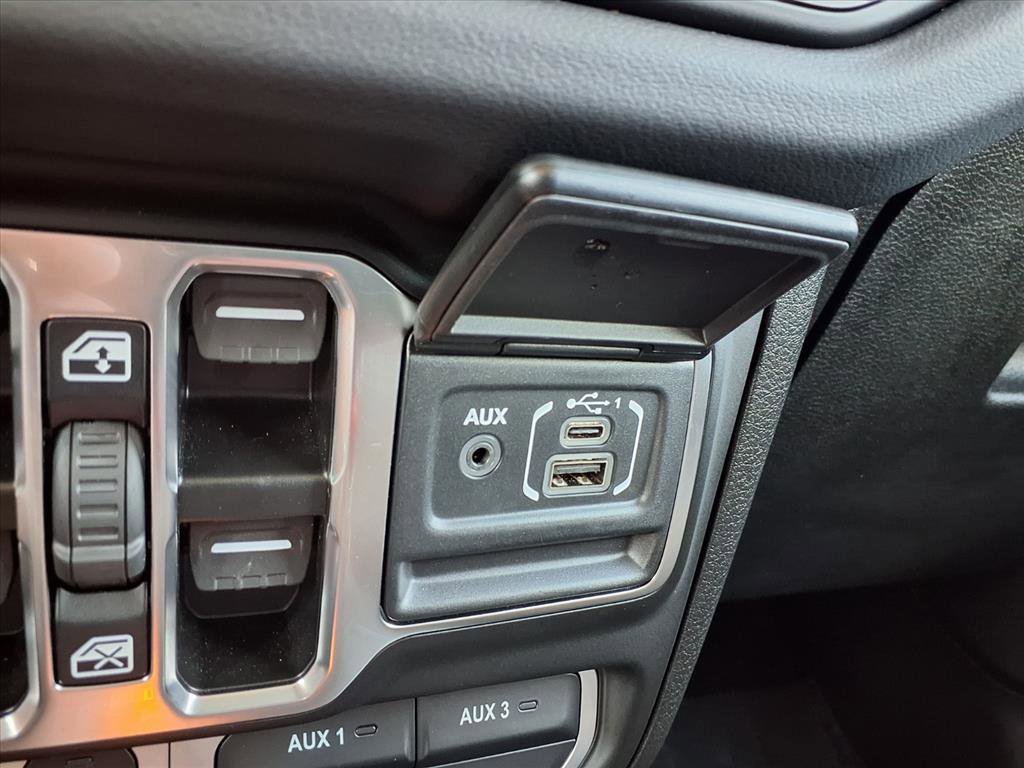 Used 2025 Jeep Gladiator Mojave w/ Steel Bumper Group image 7