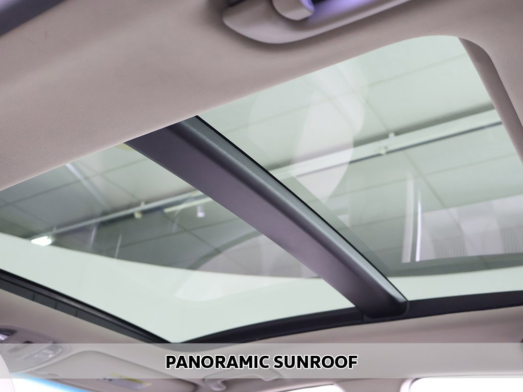 Used 2018 Kia Optima EX w/ Premium Package image 3