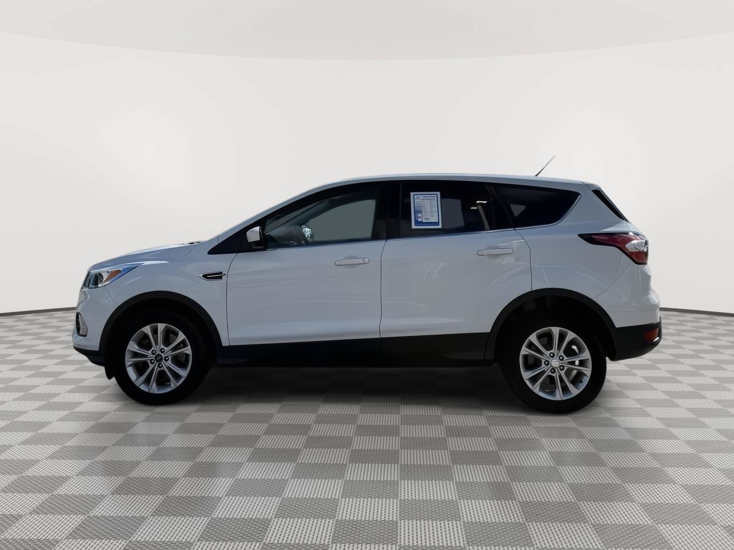 Used 2017 Ford Escape SE AWD/4WD image 3