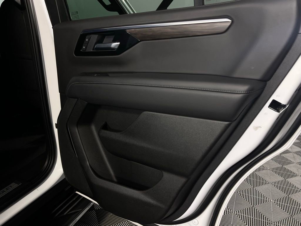 Used 2025 Chevrolet Tahoe LT image 32