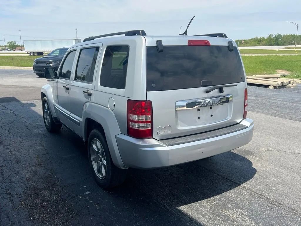 Used 2012 Jeep Liberty Sport AWD/4WD image 7