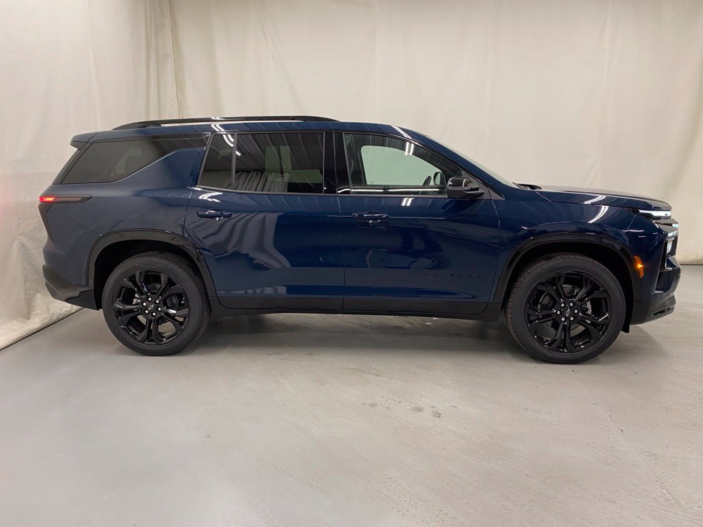 New 2027 Chevrolet Traverse RS w/ LPO, Floor Liner Package AWD/4WD image 9