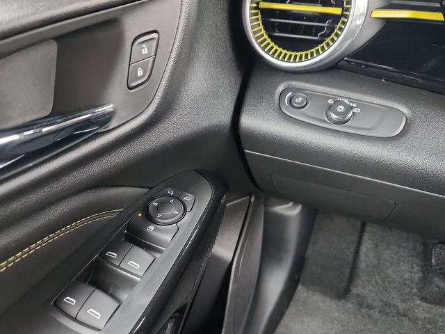 New 2026 Chevrolet Trax ACTIV w/ Sunroof Package FWD image 21