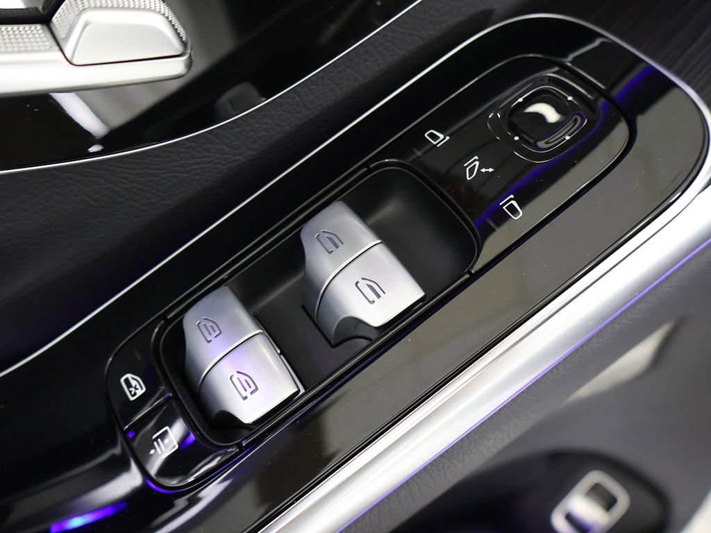 Used 2022 Mercedes-Benz S 500 4MATIC w/ AMG Line Package image 44